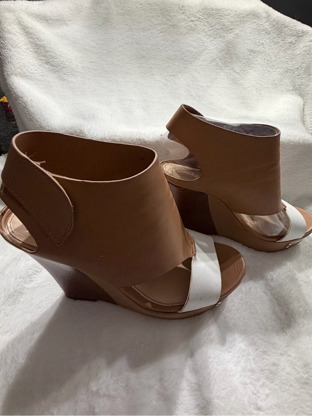 Vince Camuto Nude Clear Panel Wedges Size 9